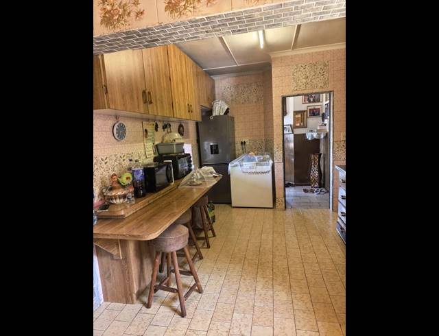 5 BEDROOM HOUSE FOR SALE IN ISIPINGO HILLS